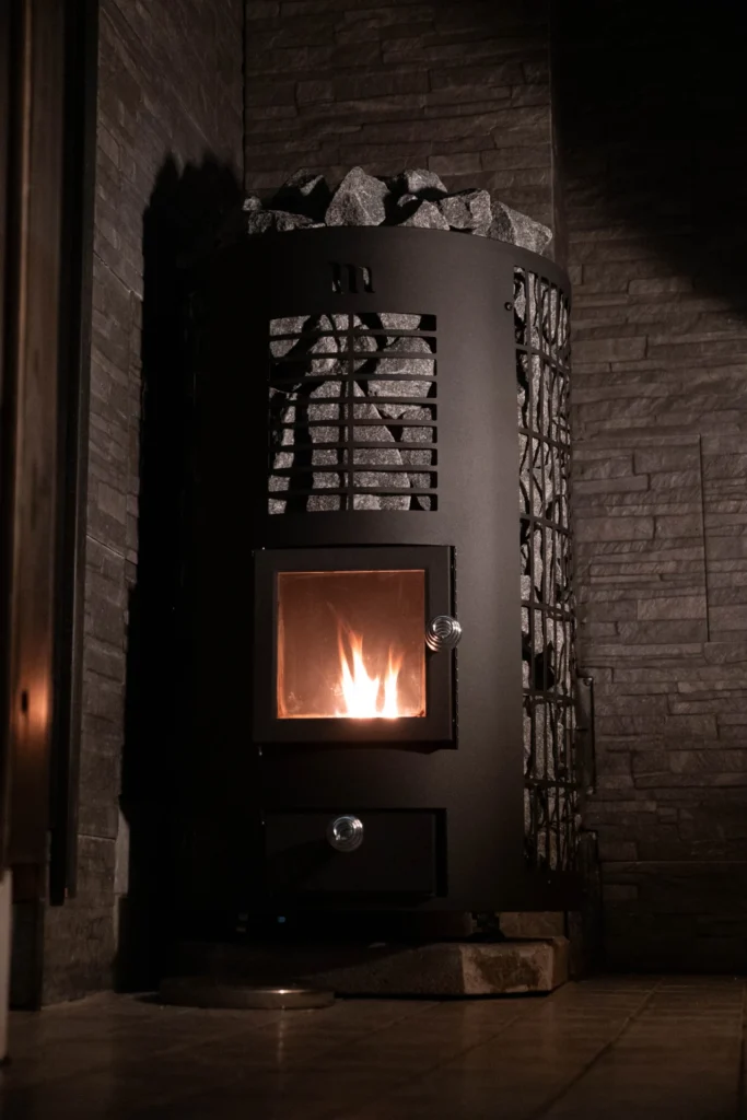 Mondex Klapi Puulaten saunassa tulet pesässä.